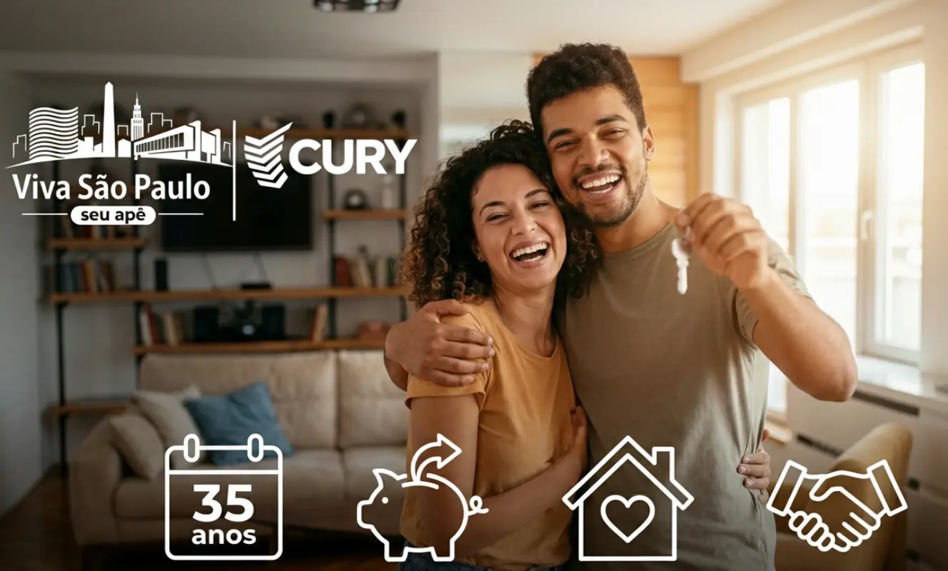 Casal feliz com as chaves do novo apartamento